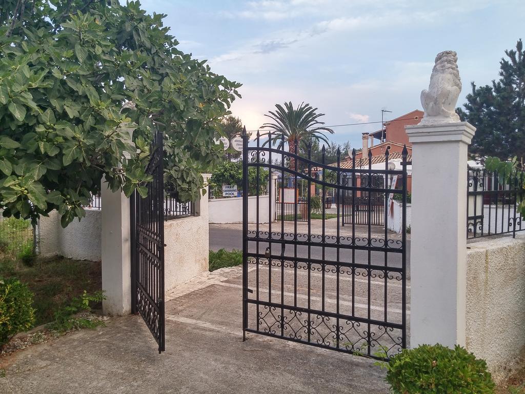 Beautiful Nearby Beach House With Garden, Private Pool And Large Yard Сидари Стая снимка